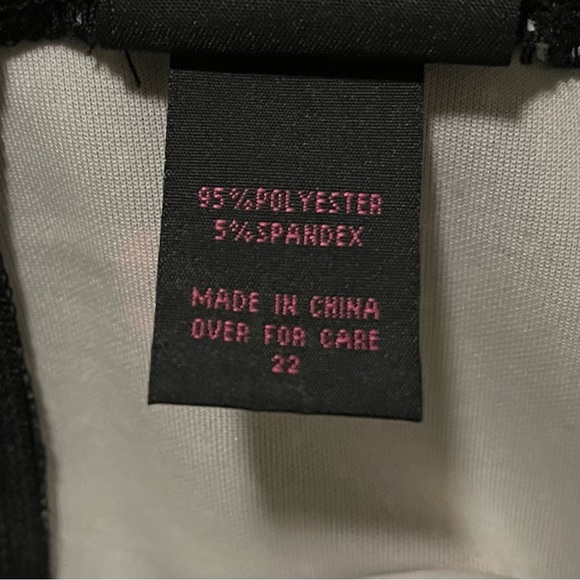 Torrid x Barbie Lips polka dot Pencil Skirt - Picture 7 of 8